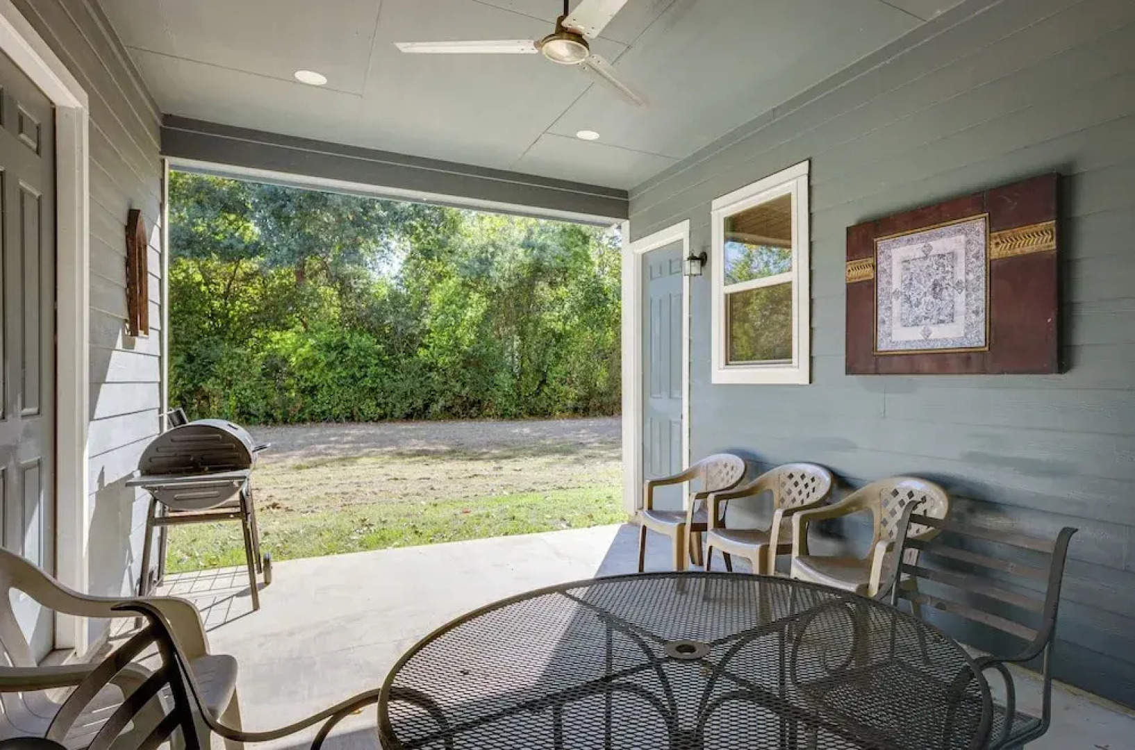 Pet-friendly Tomball Home: Walk to Main Street!