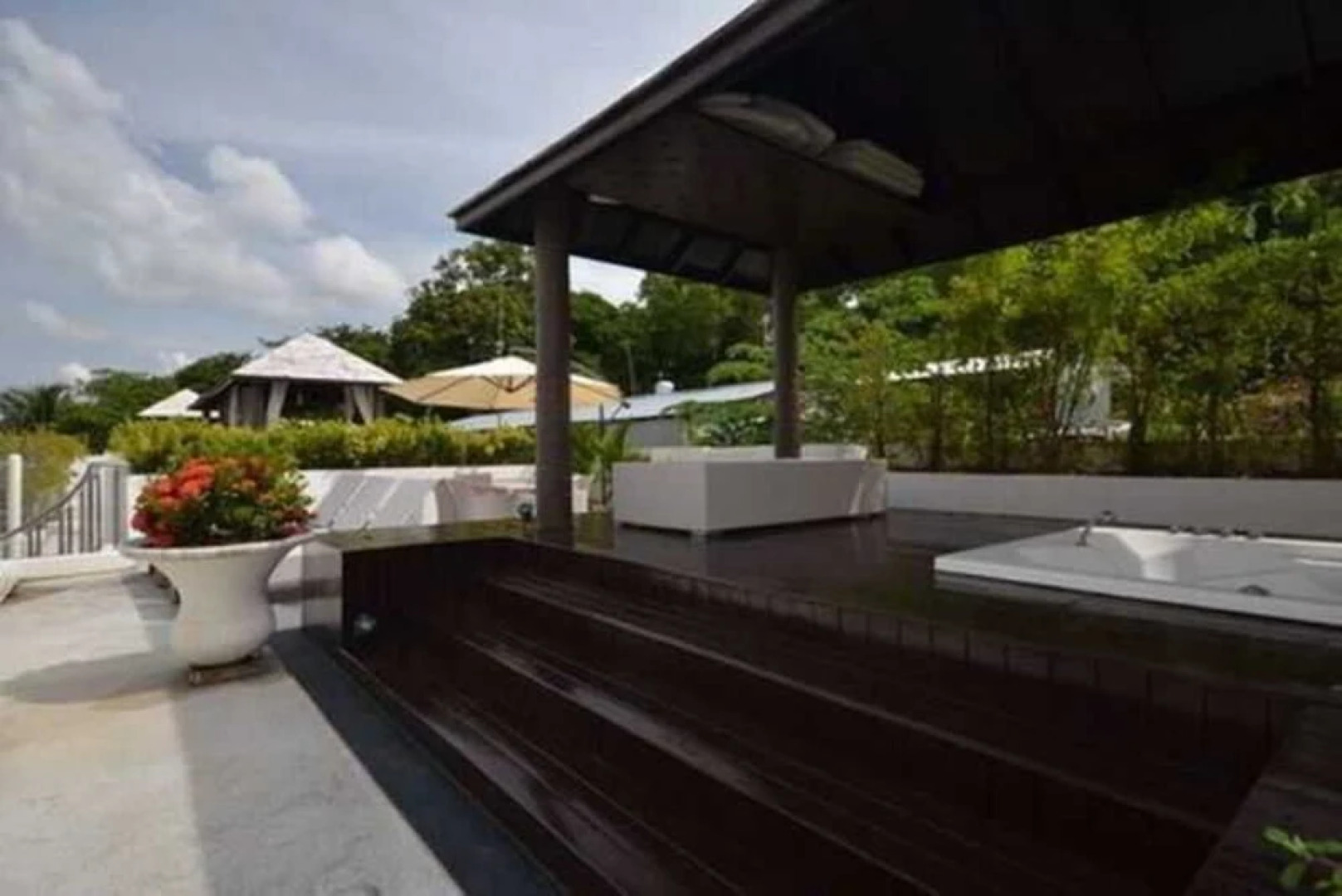 Sunset Plaza Holiday Apartment