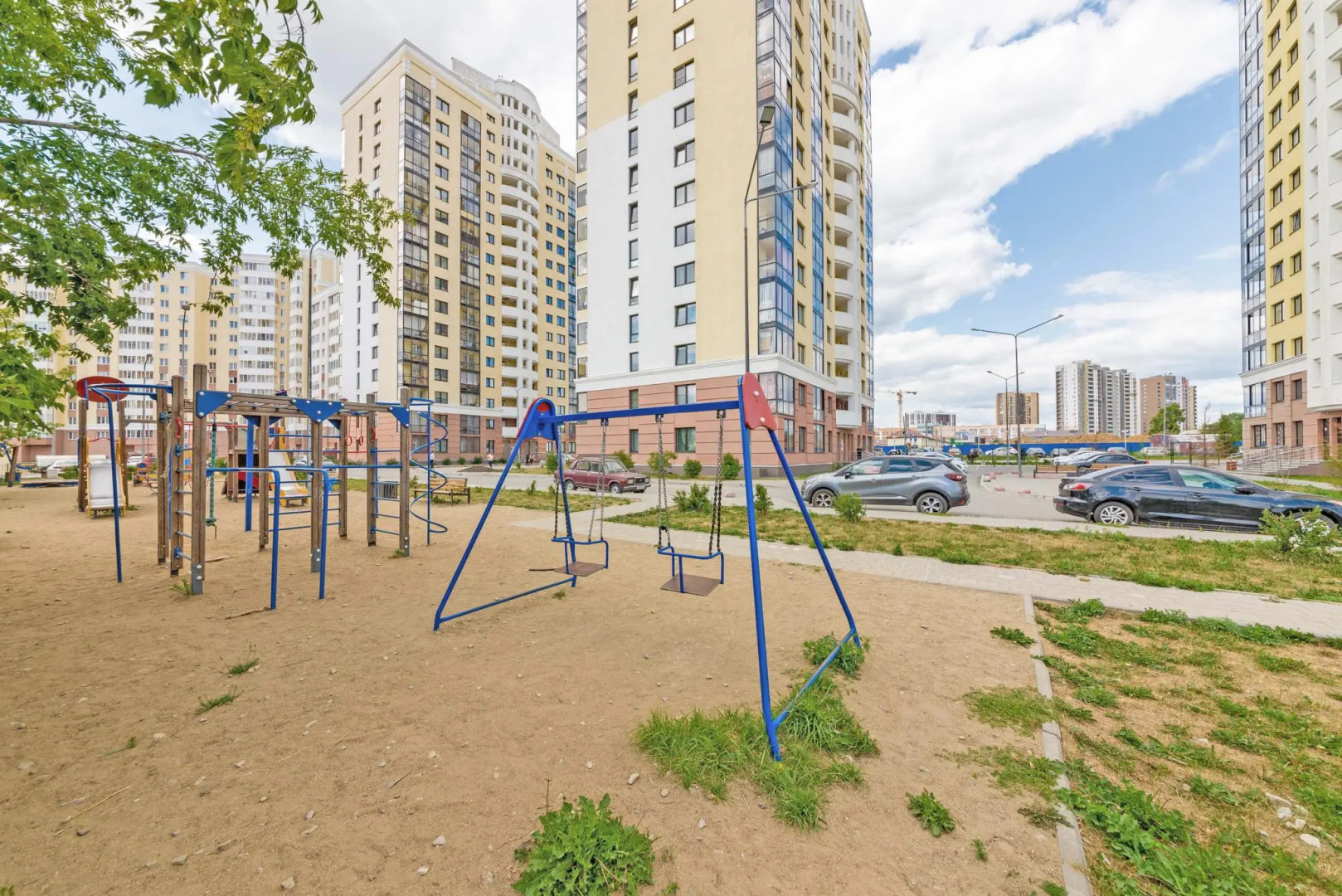 Хорошего дня на улице Александра Козицына 12