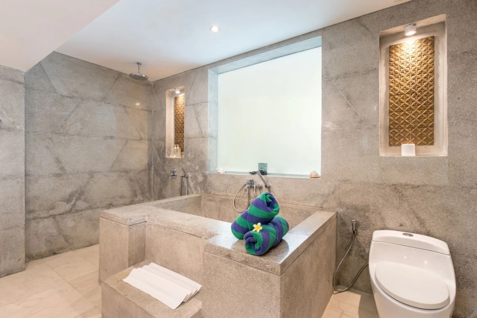 Wonderful Oceanfront 3 Br Villa in Seminyak