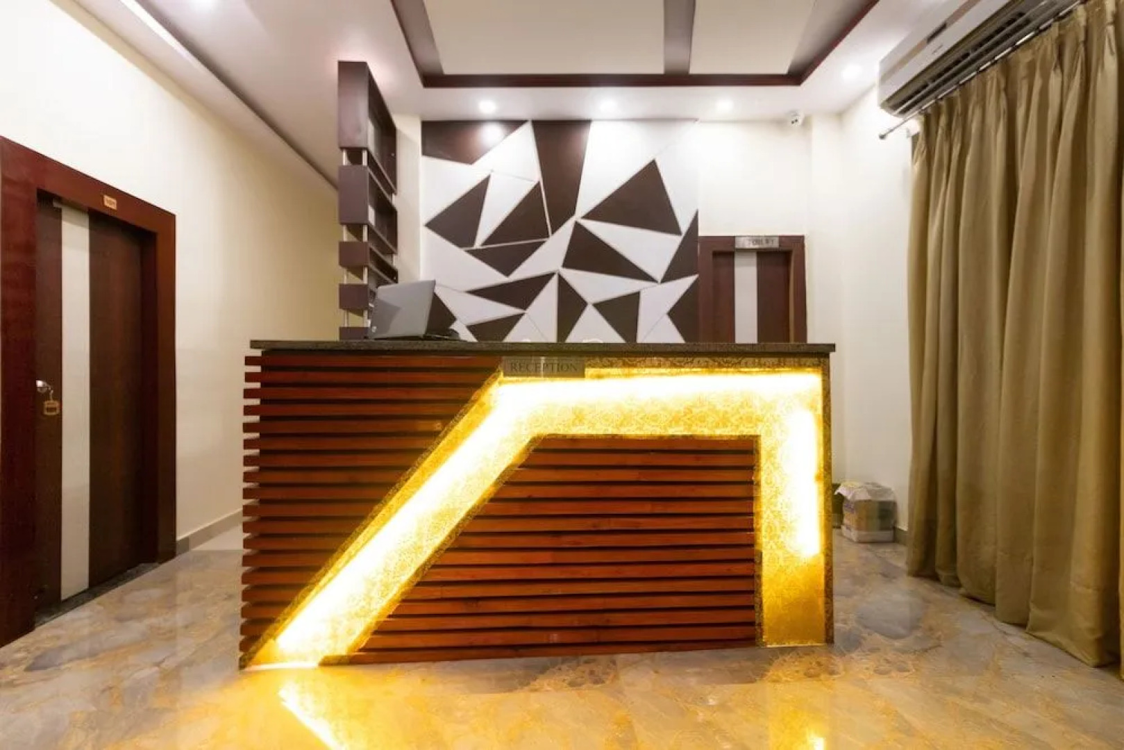 OYO 48380 Hotel Satkar