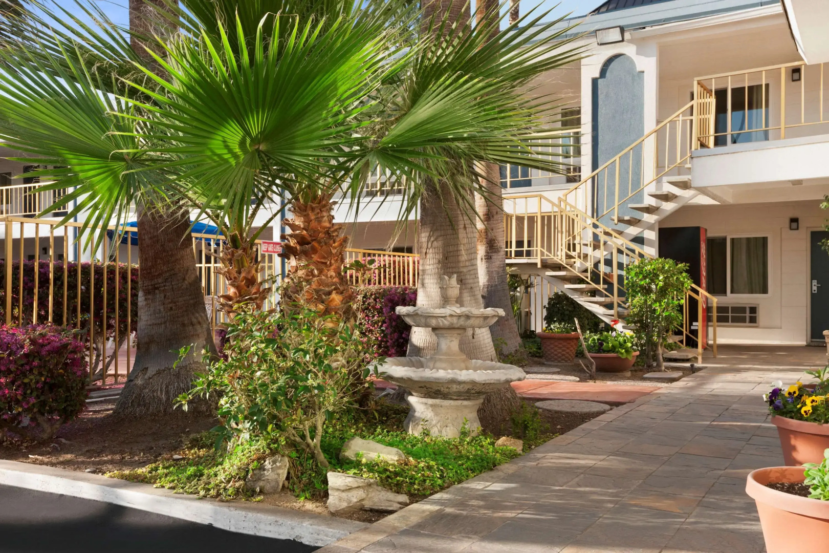 Travelodge by Wyndham Bakersfield