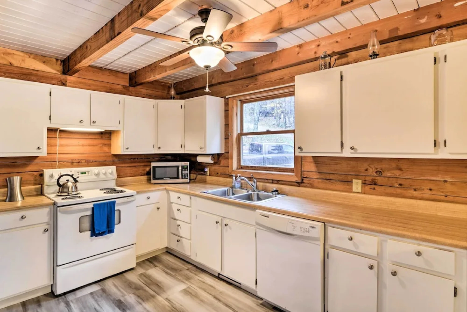 Cozy Alpine Lake Cabin w/ Pool & Lake Access!