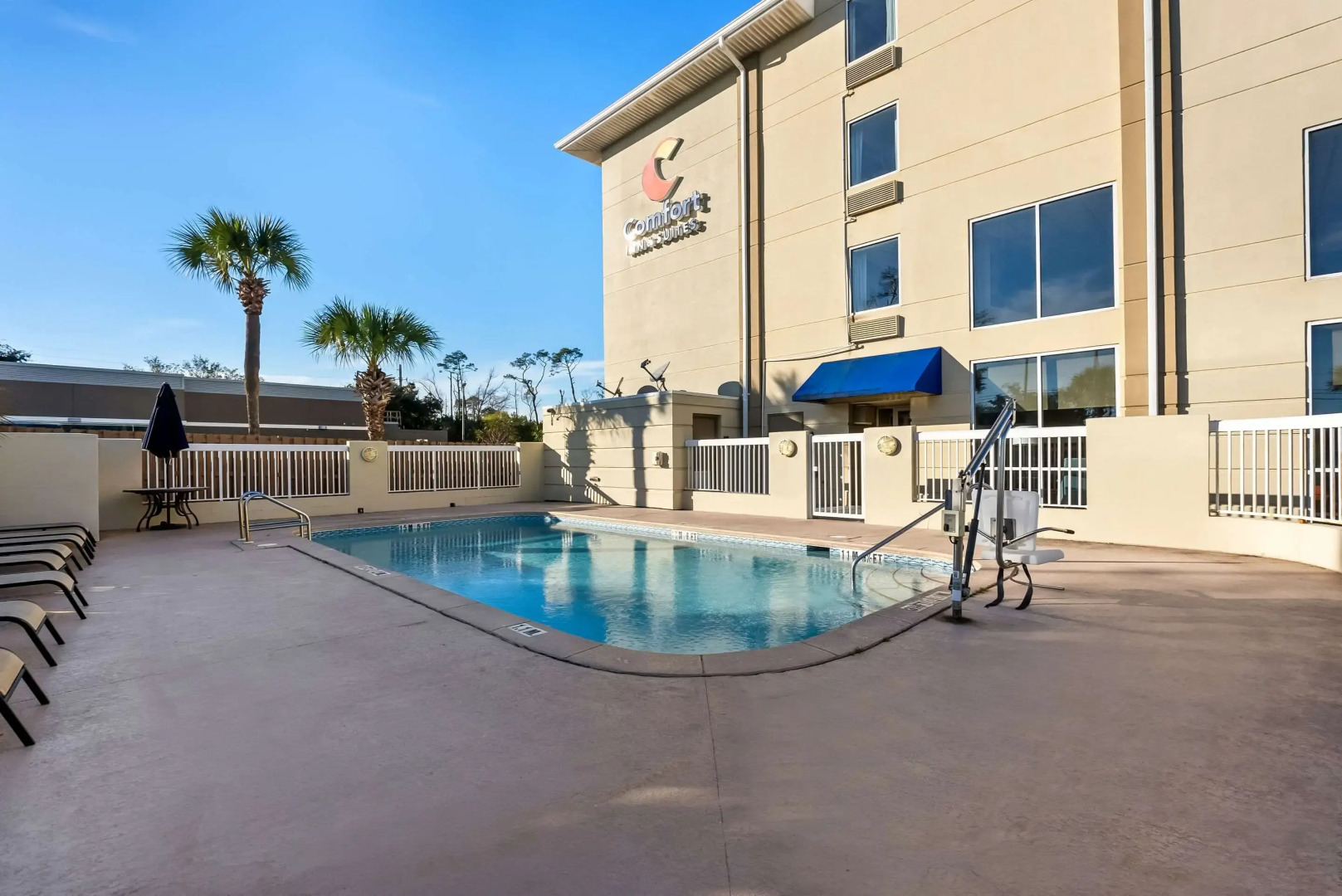 Comfort Inn & Suites