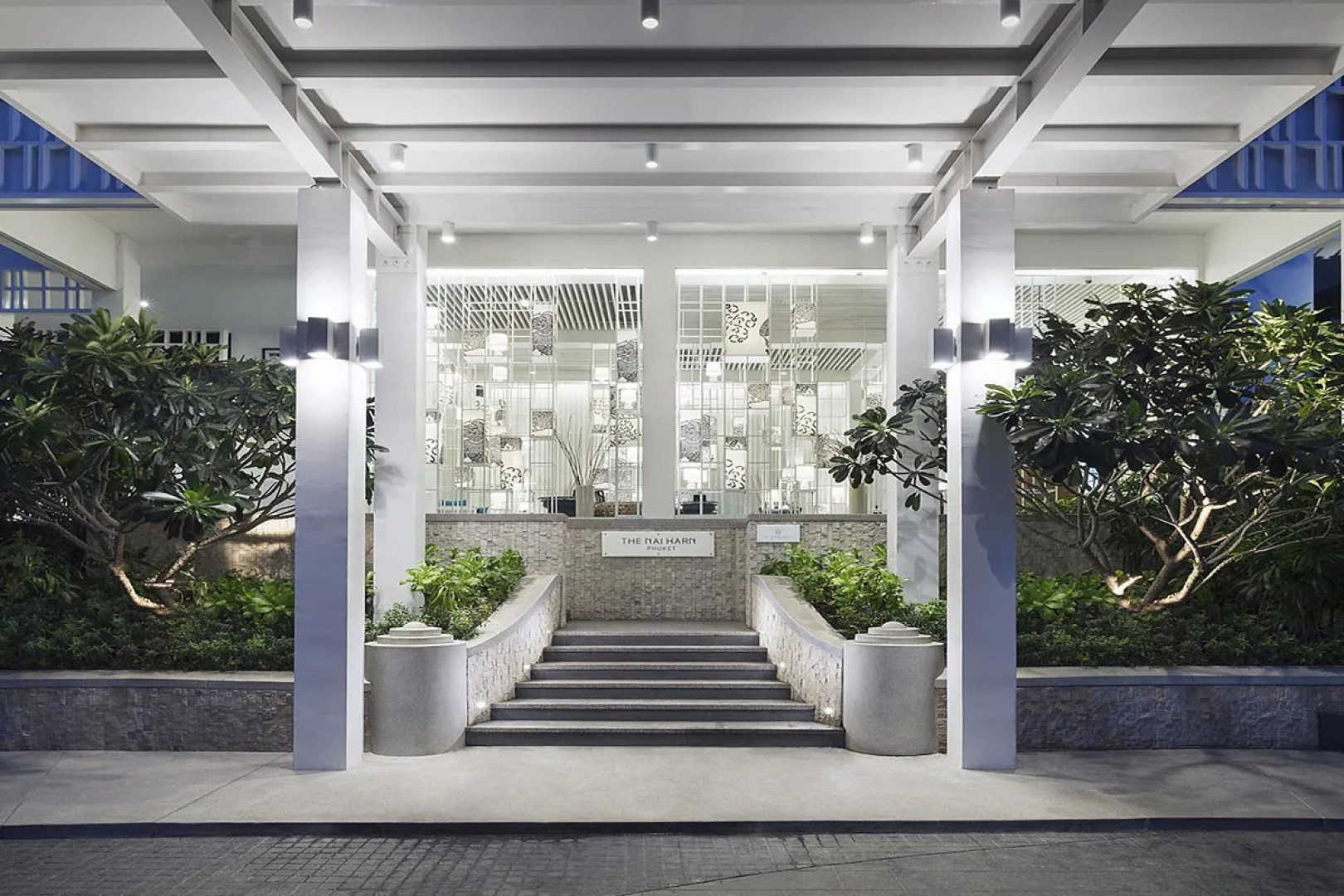 Отель The Nai Harn