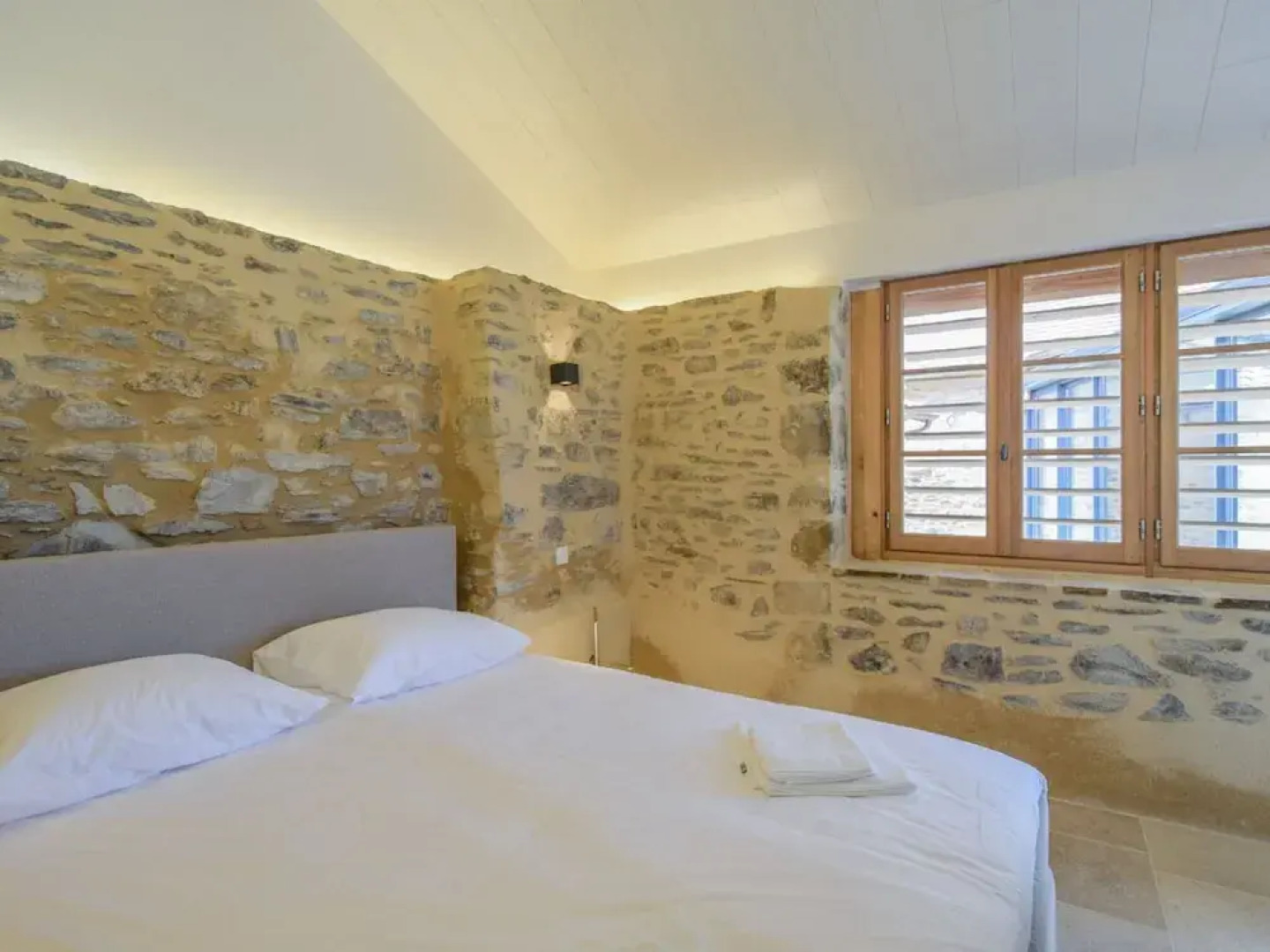 Hilltop Cottage With Pool