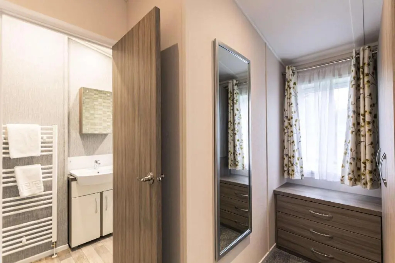 Moore Lodge with Hot Tub