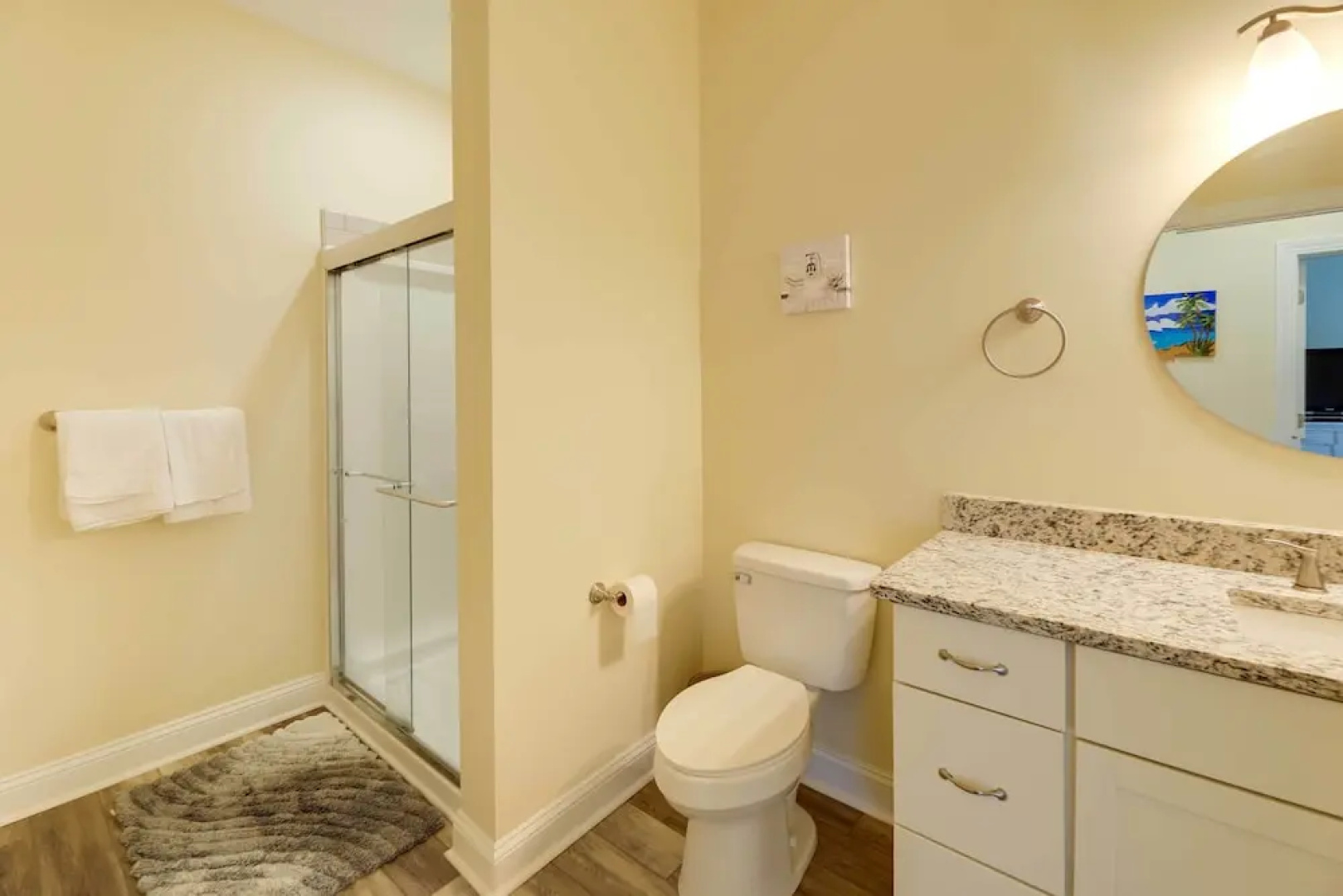 Emerald Isle Vacation Home: Walk to Beach!