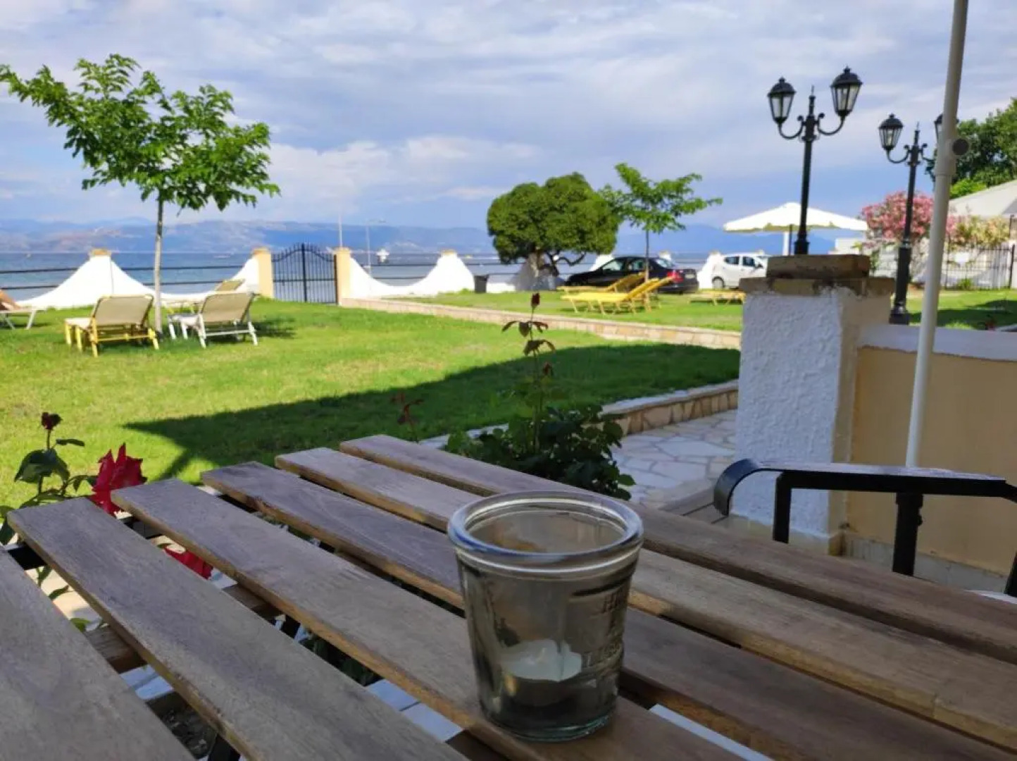 Thalassa Apartments & Studios