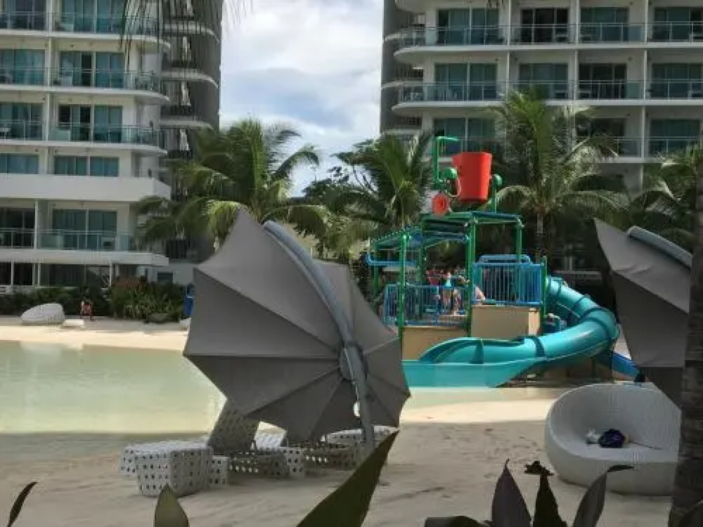 Cozy 1BR w/ Balcony at AZURE