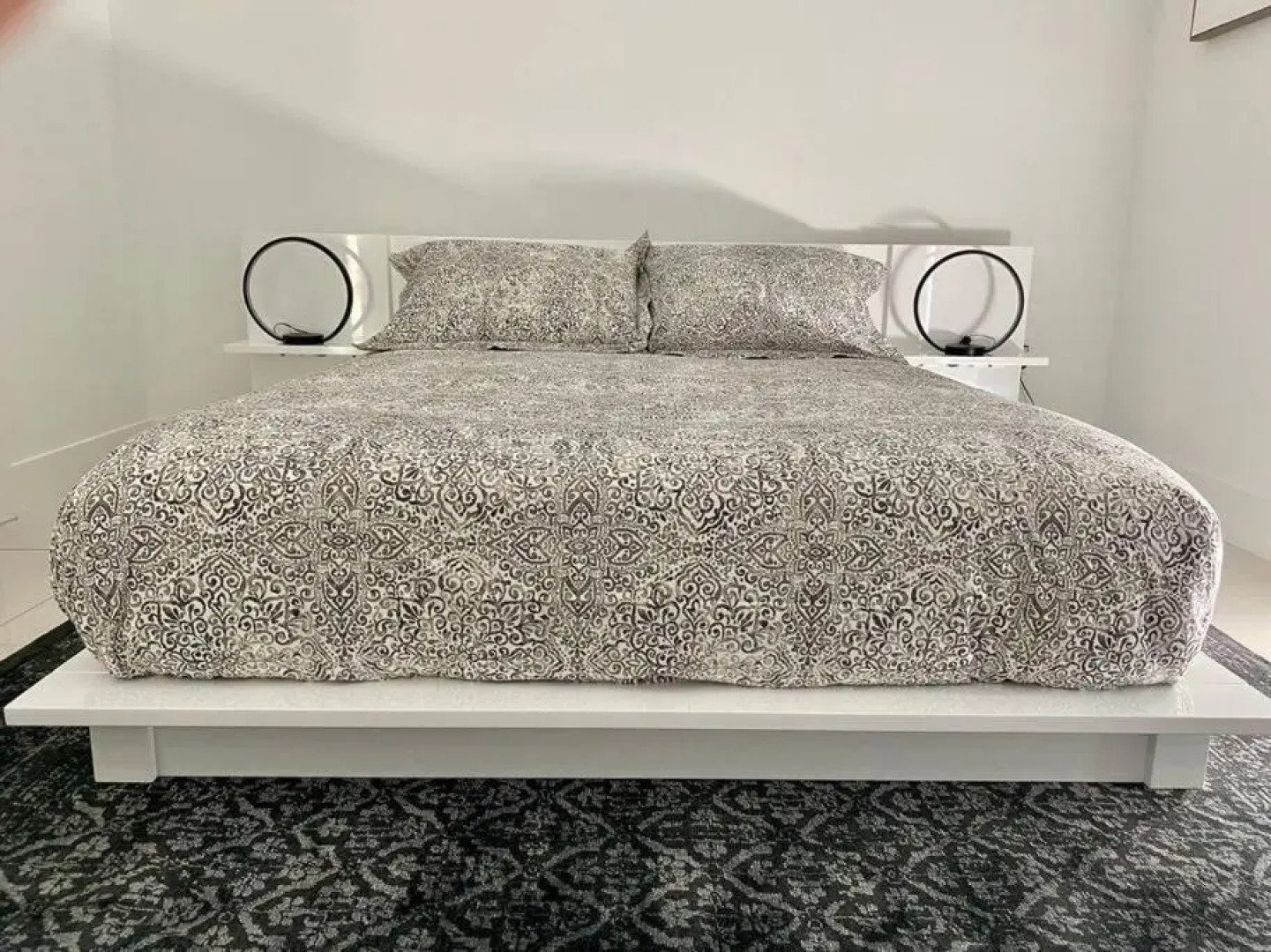 Ocean Front contemporary 3 Bedroom townhouse.