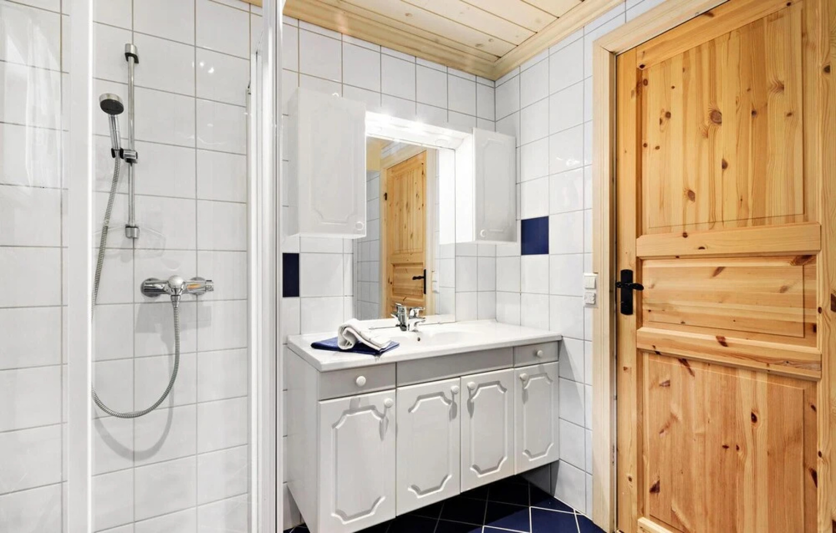 Awesome Home in Norheimsund With 5 Bedrooms, Sauna and Wifi