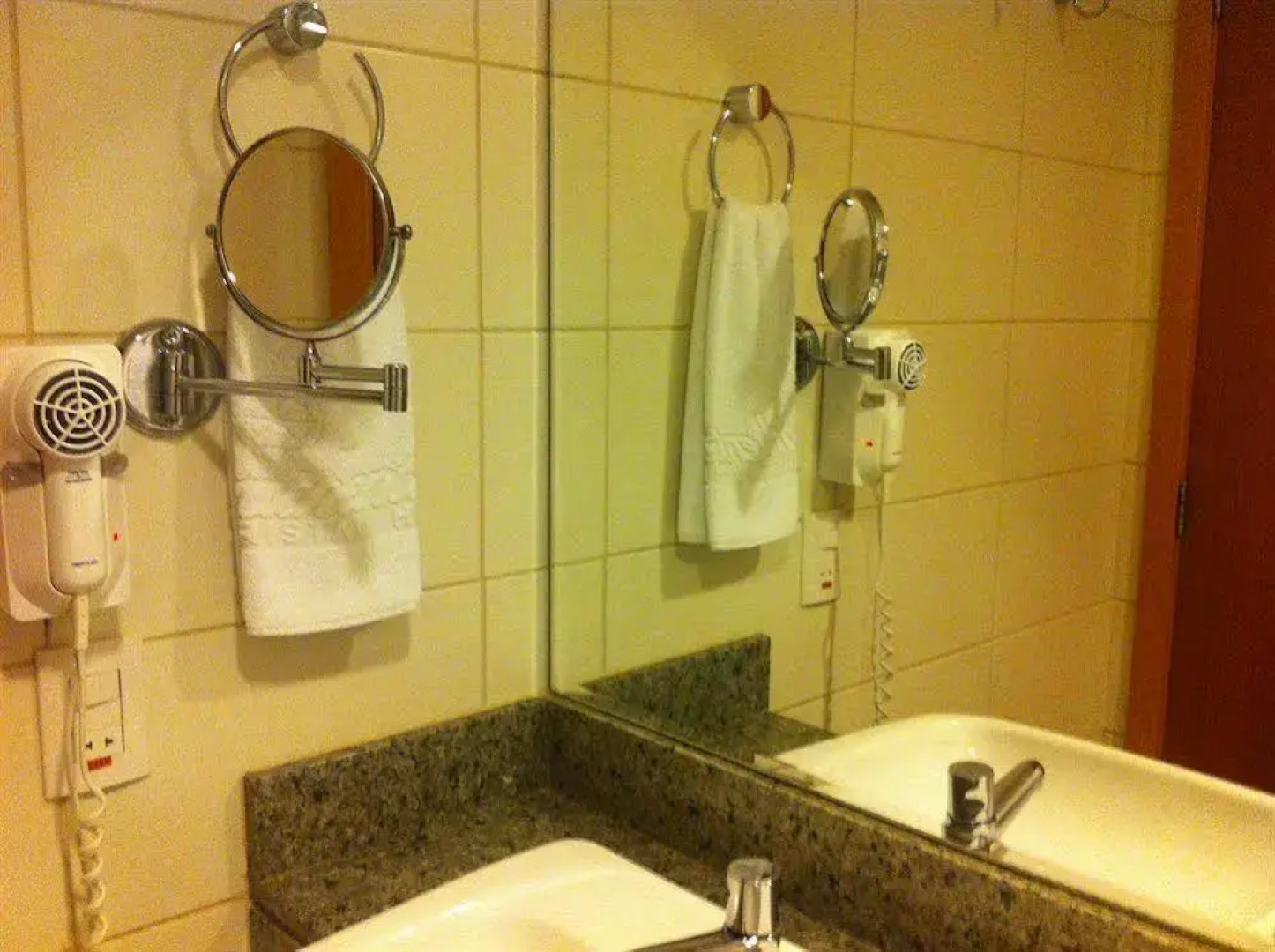 L'Authentique Cristal Hotel