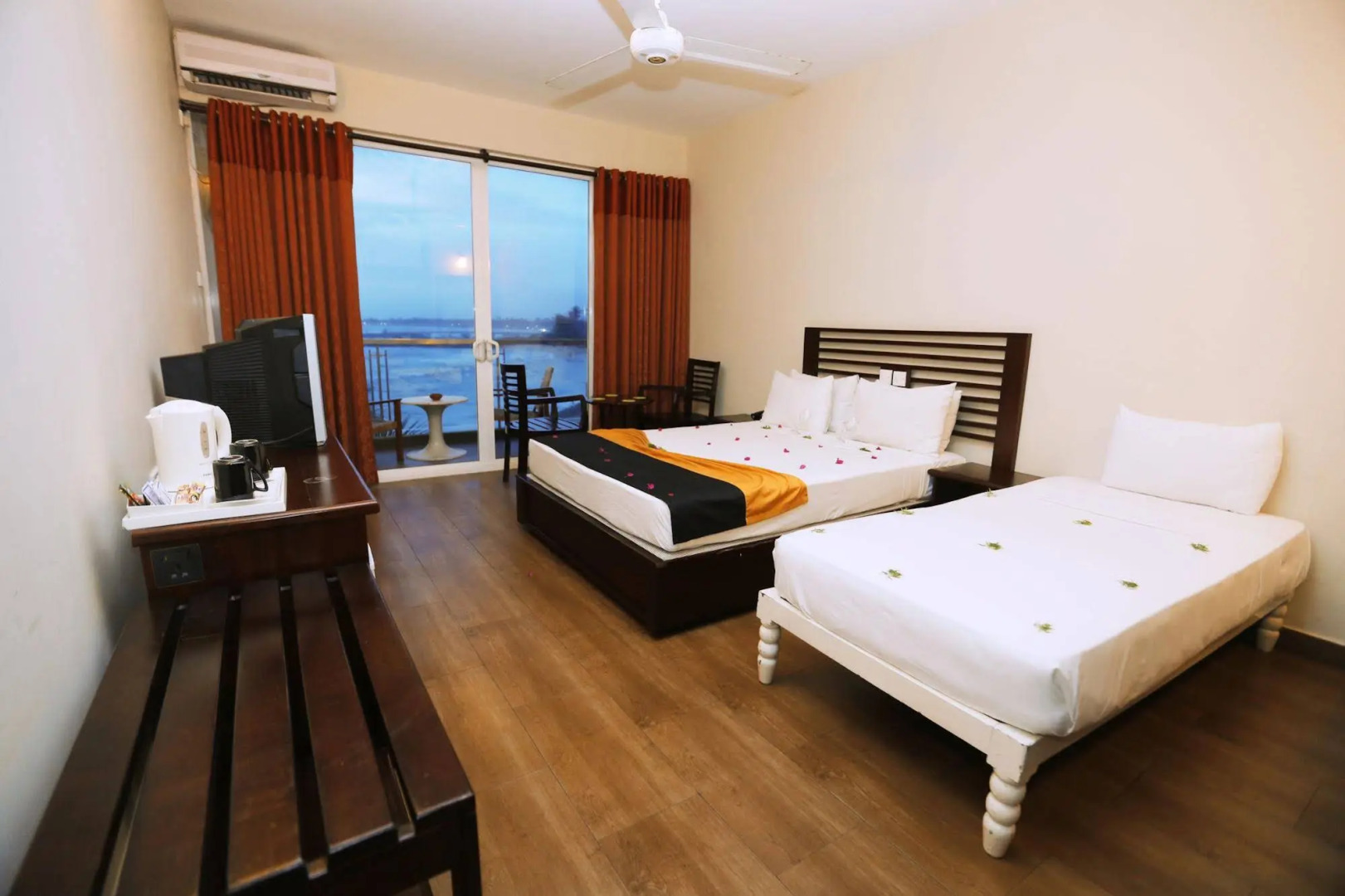 Отель Hikkaduwa Beach