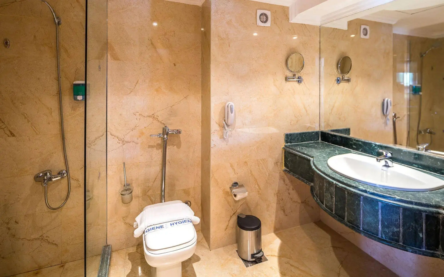 Hawaii Riviera Aqua Park Resort