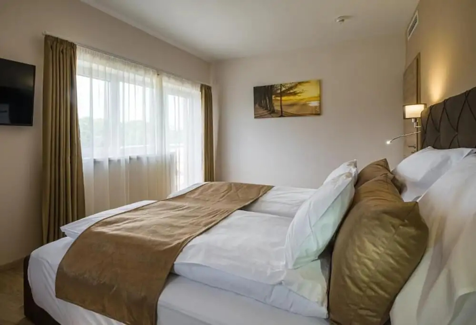 Kistücsök Food & Room