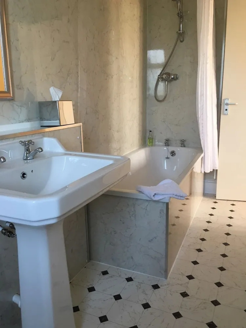 The Carre Arms Hotel