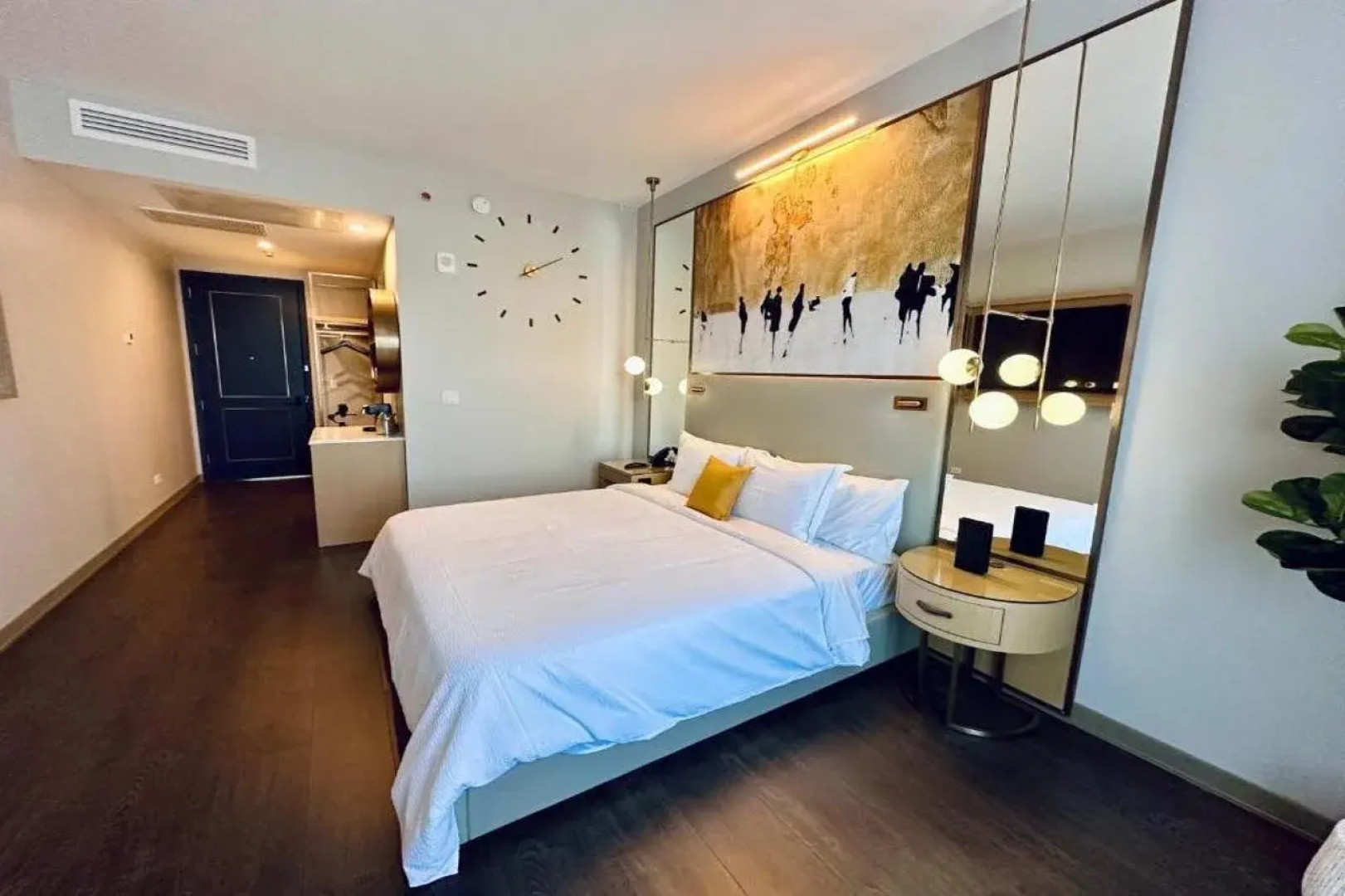 Chez Hotel Arlington Heights