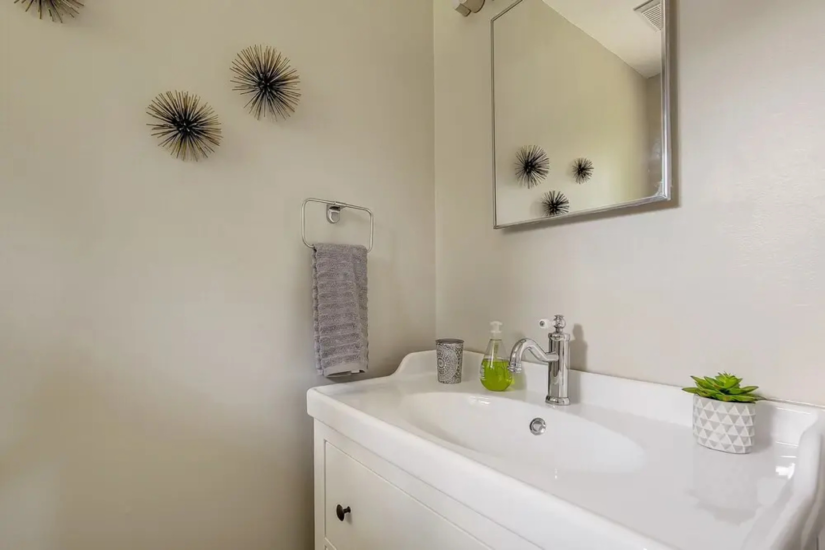 Beautifully Remodeled! Private Park! Close to CU!