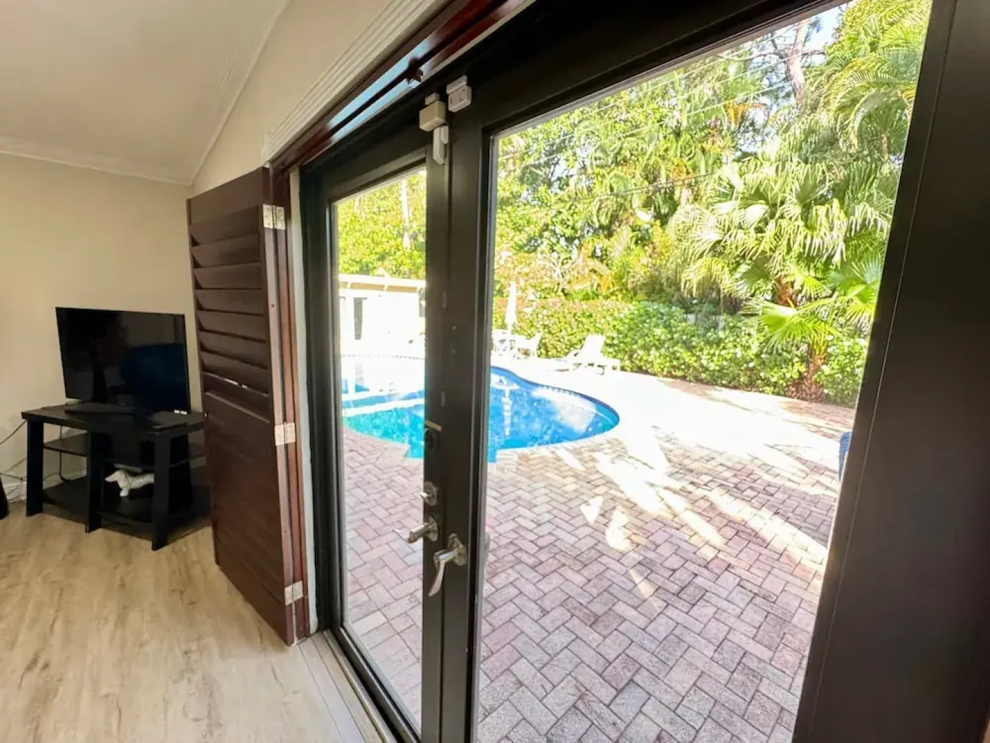 Vidal Manor 4BR Oasis w Pool Cabana- Wilton Dr