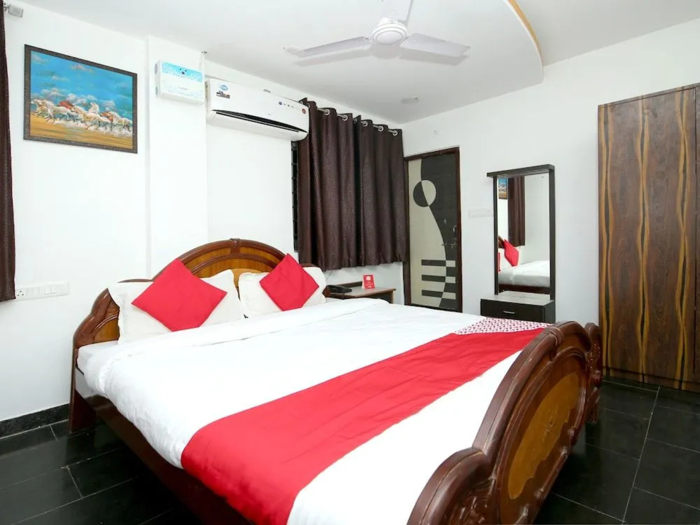 OYO 12498 Hotel Sea Rock