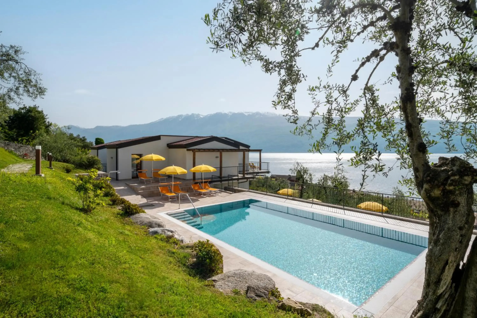 Residence Dany Appartamenti Con Cucina Vista Lago Piscina E Parcheggio