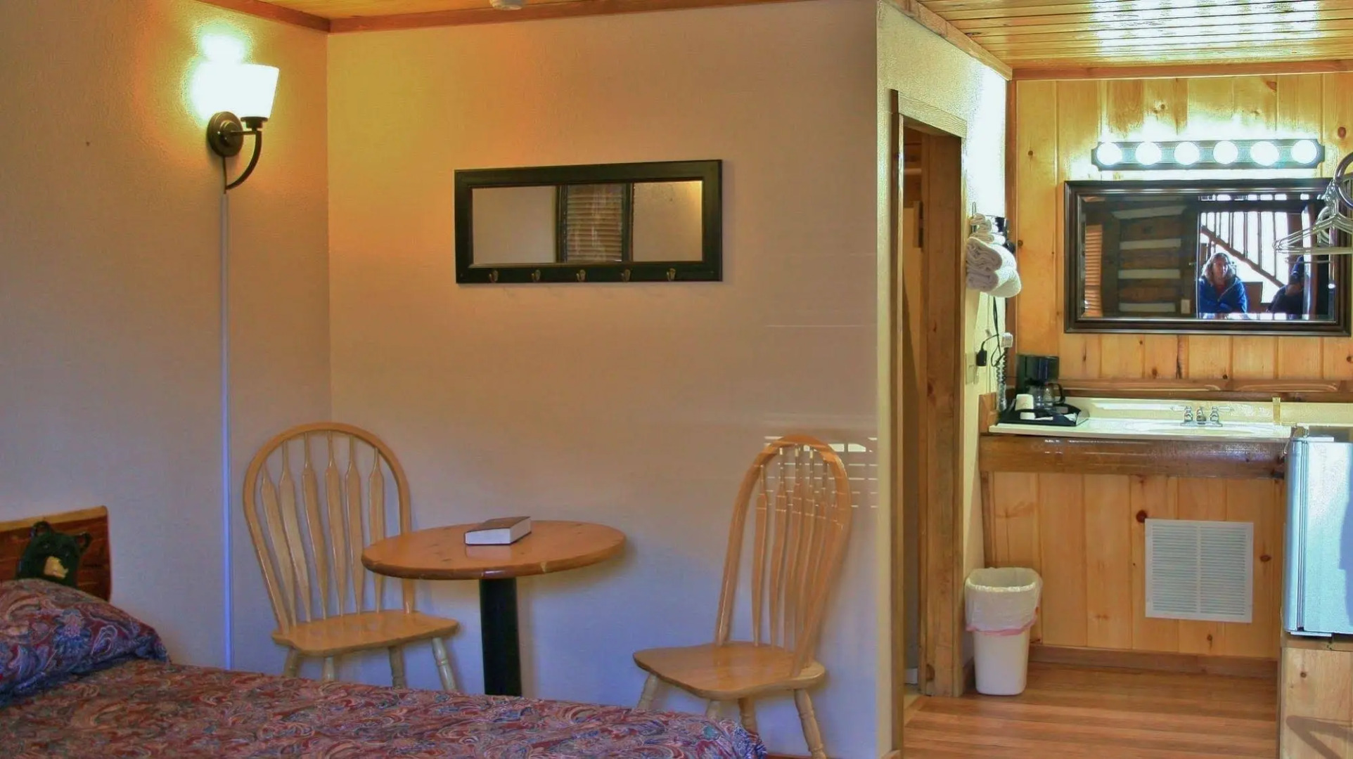 Black Bear Lodge Motel