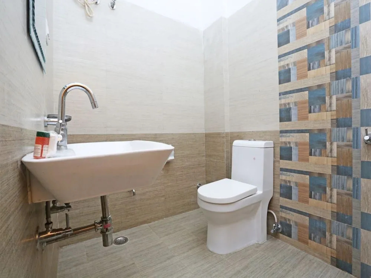 Oyo 19638 Hotel Jay Continental