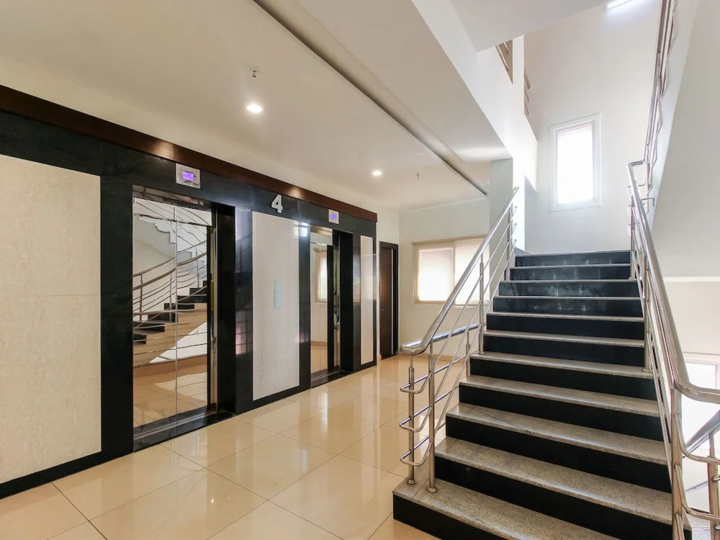 OYO 24799 Redlas Inn