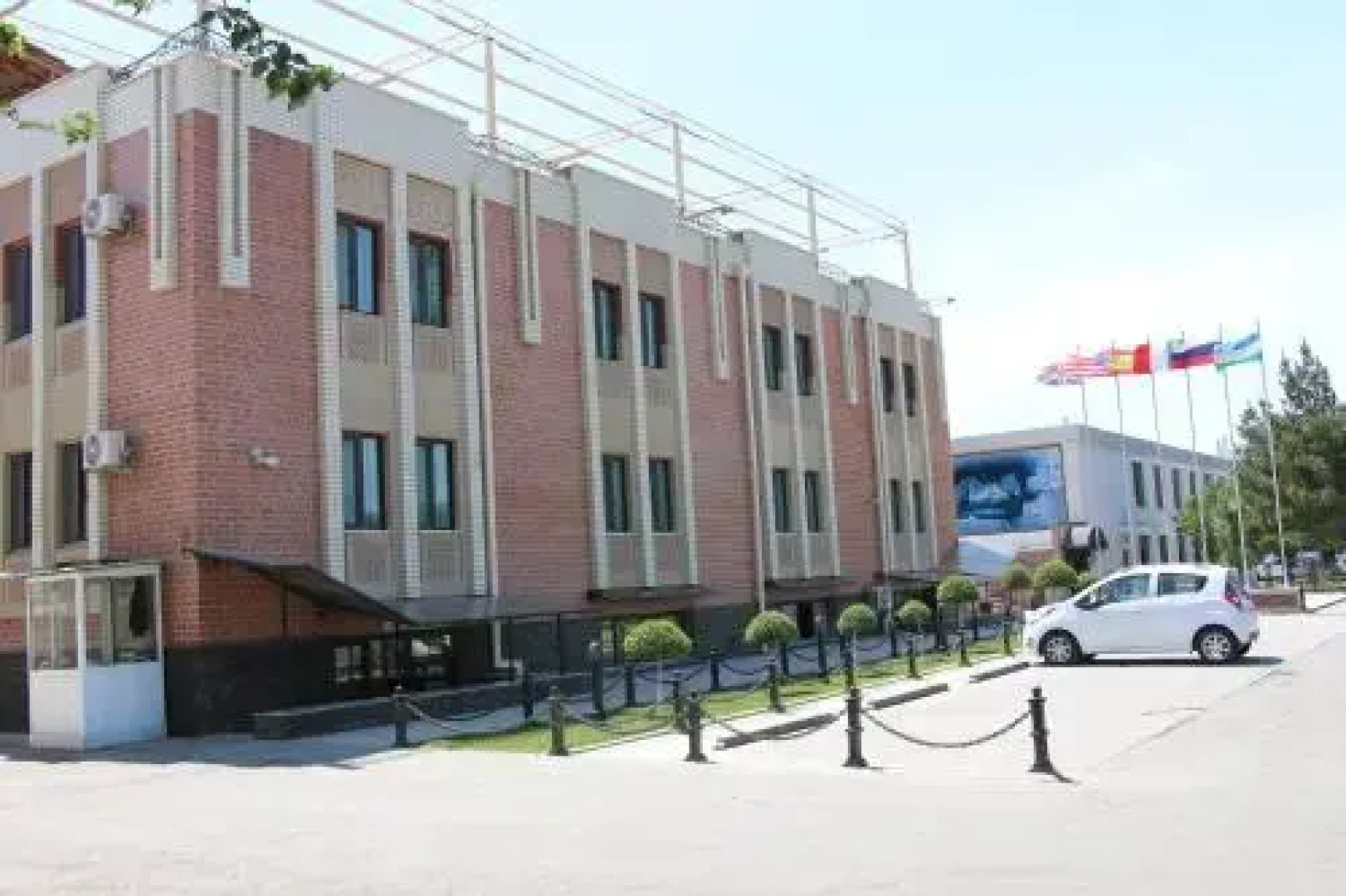 Отель Zargaron Plaza