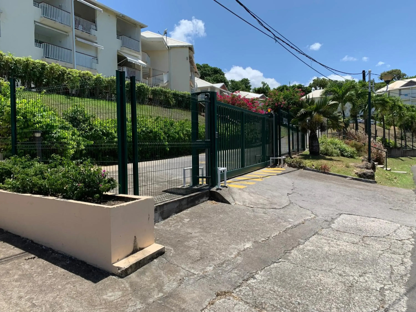 Studio ds résidence sécurisée avec vue & accès à la mer .