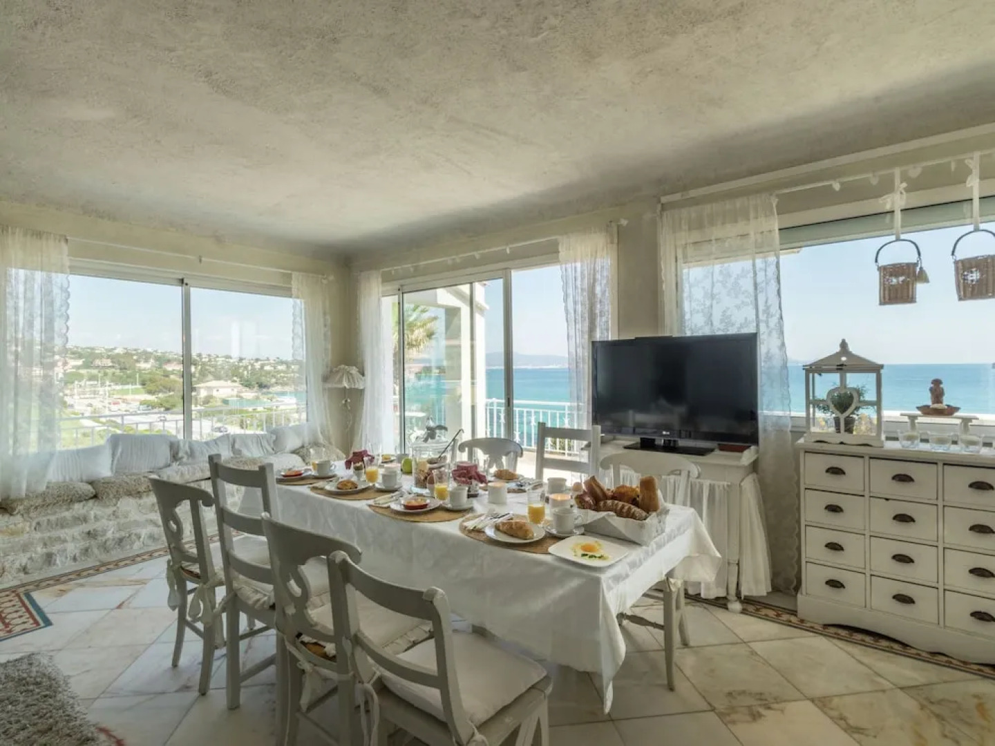 Luxury Villa with Jacuzzi in Les Issambres