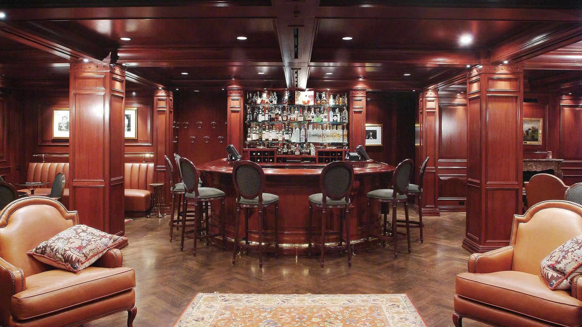 Amway Grand Plaza, Curio Collection by Hilton