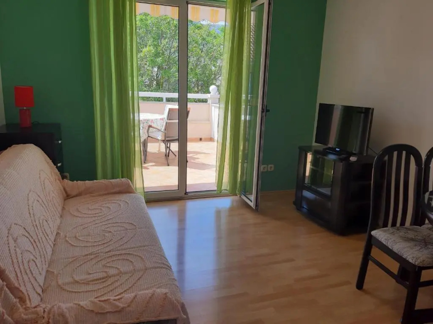 Apartments and Rooms Dobrila