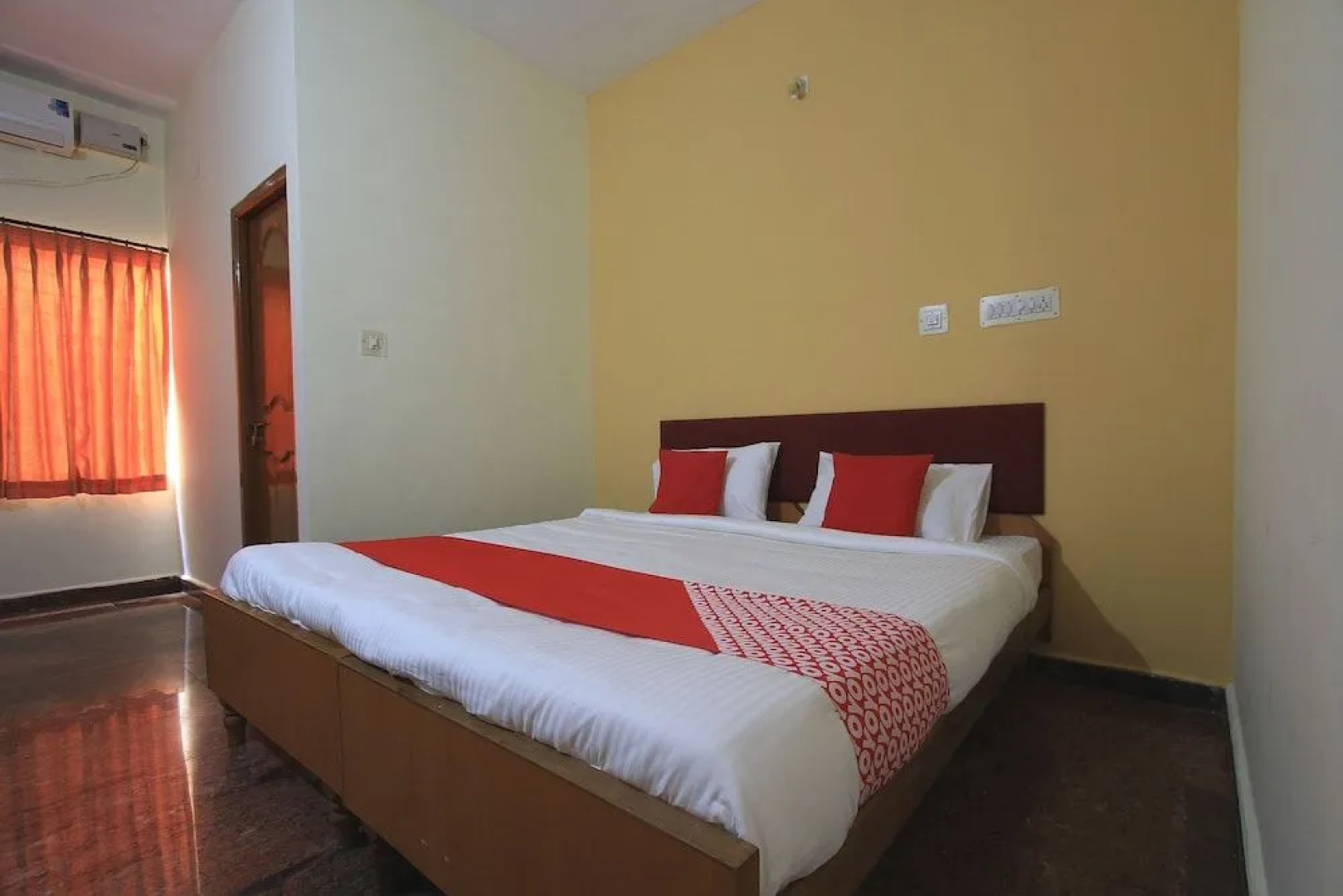 Oyo 29159 Varsha Boarding And Lodging