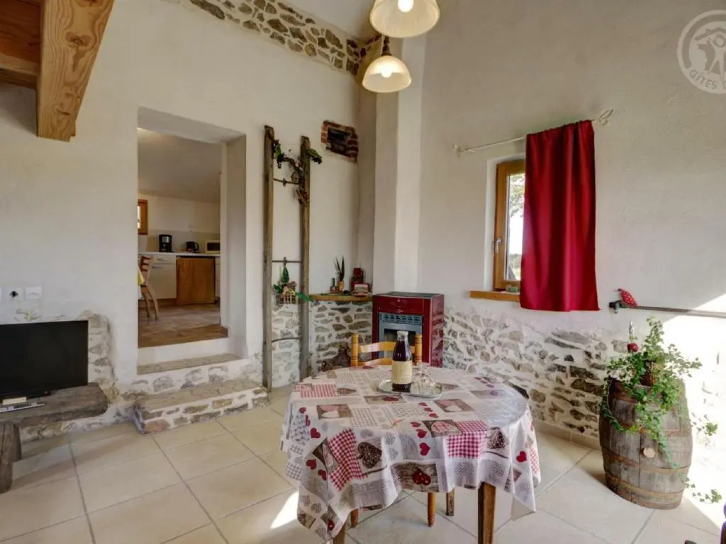Gîte Saint-Marcel-de-Félines, 1 pièce, 2 personnes - FR-1-496-173
