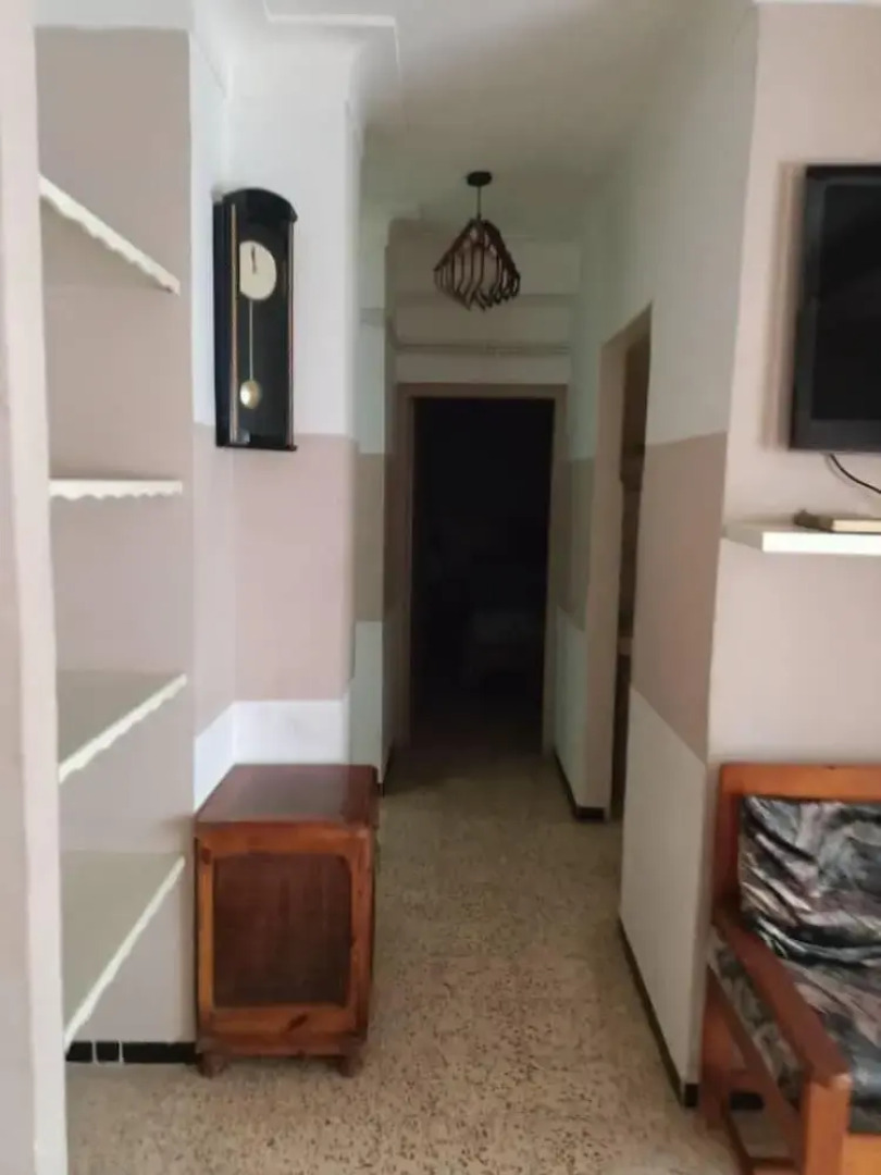 F2 bien équipé en centre-ville de Béjaïa