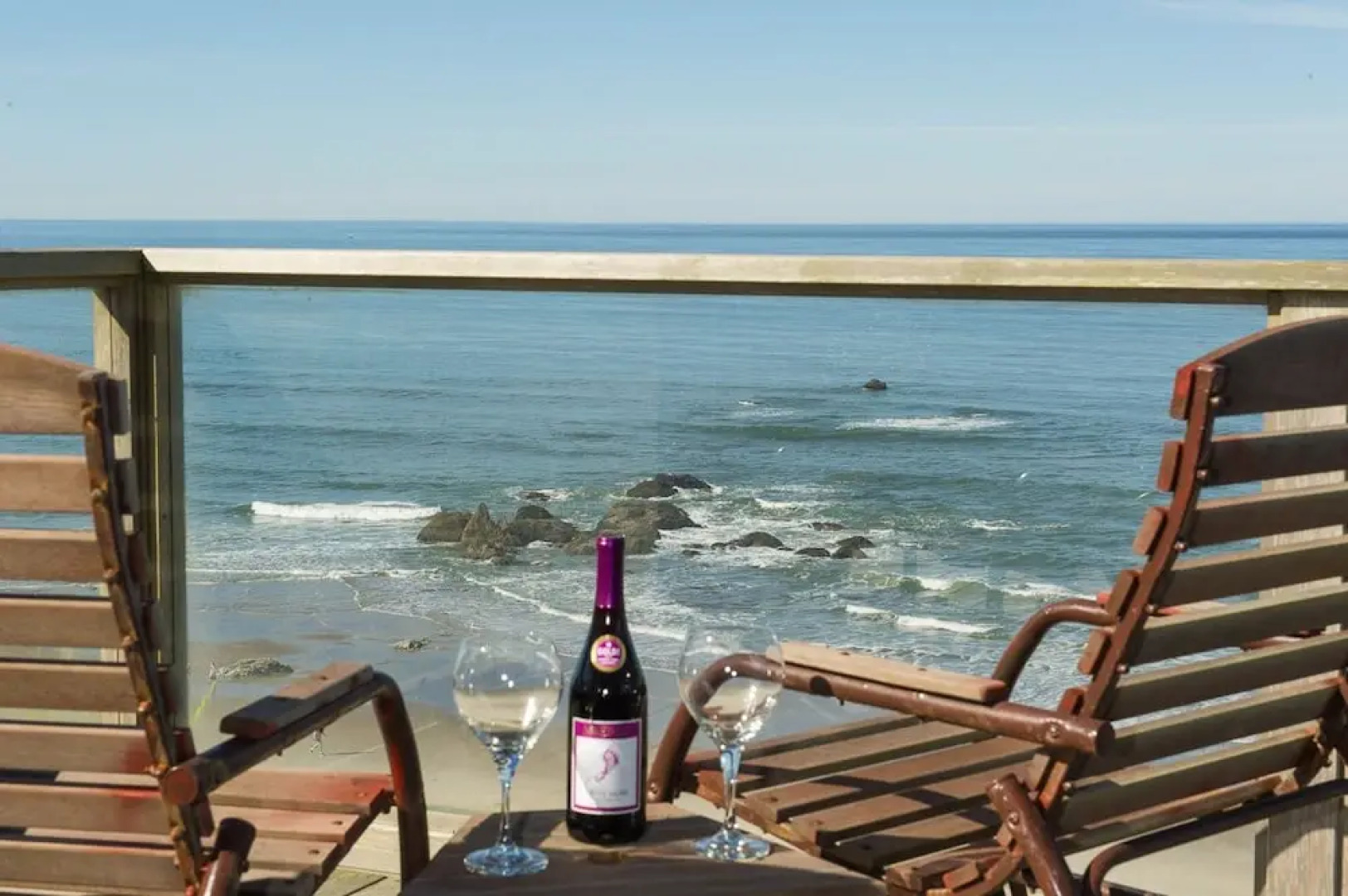 Sea Cliff 3 Br cottage by RedAwning