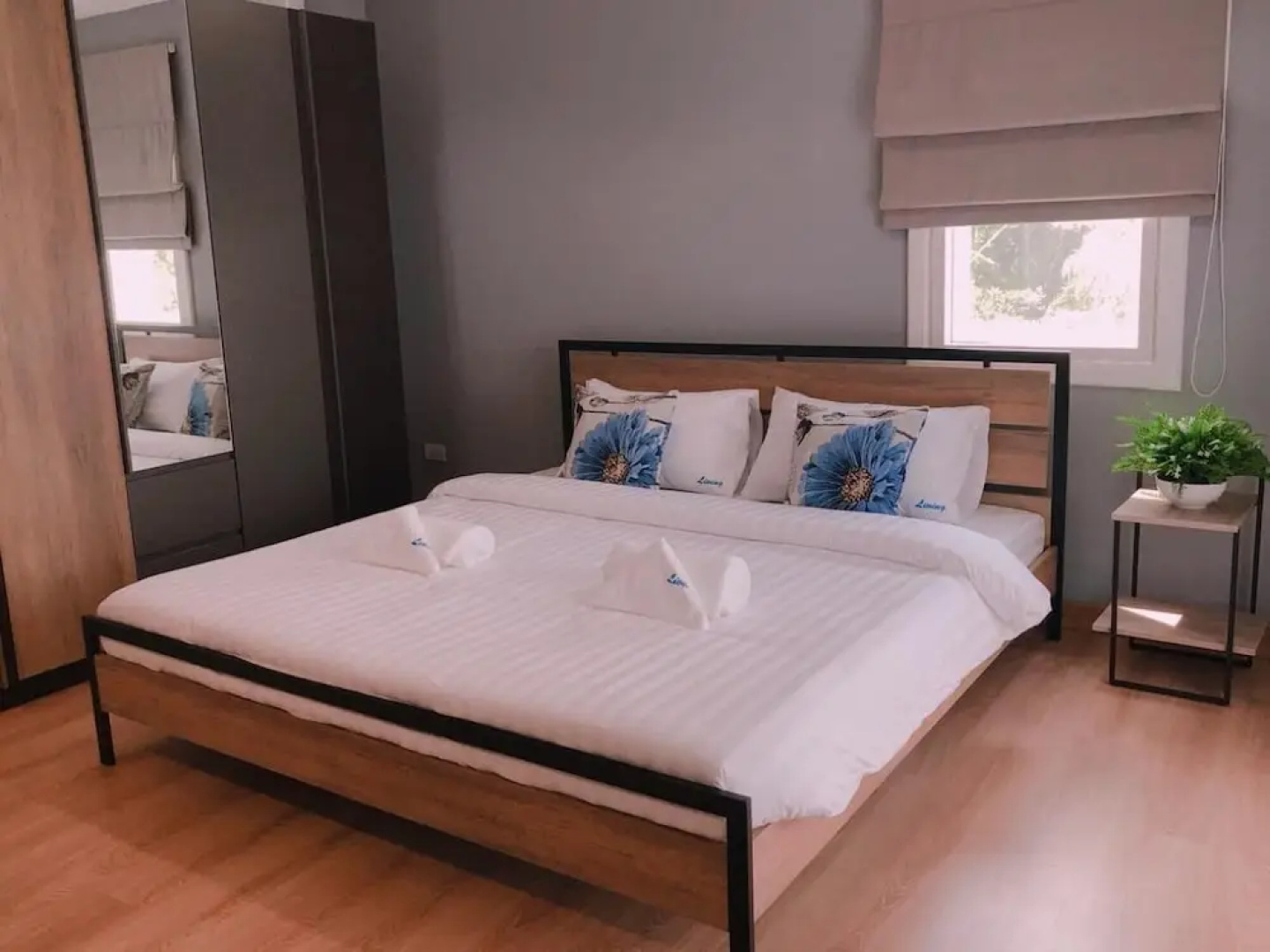 Living at Sphere Apartment - Family room
