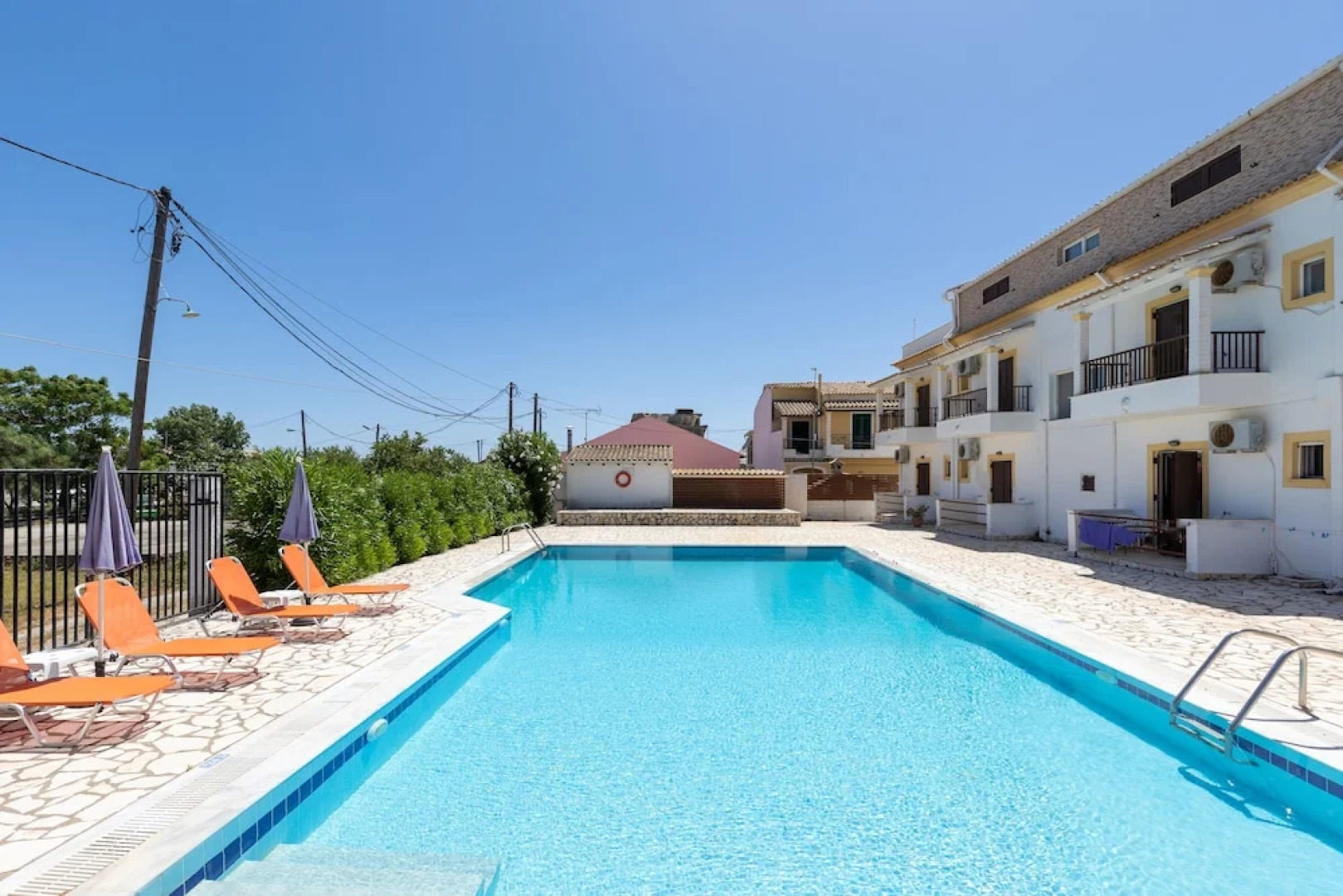 Dora Pool Studios by Konnect