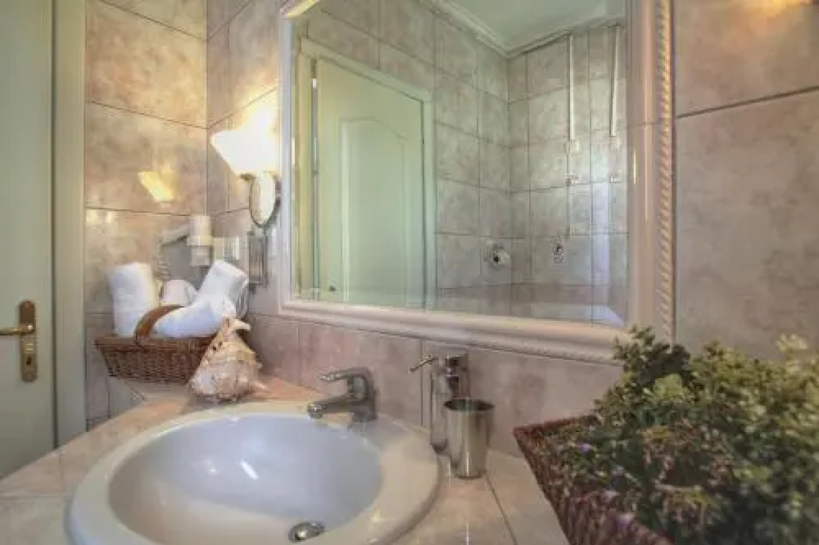 Socrates Plaza Hotel