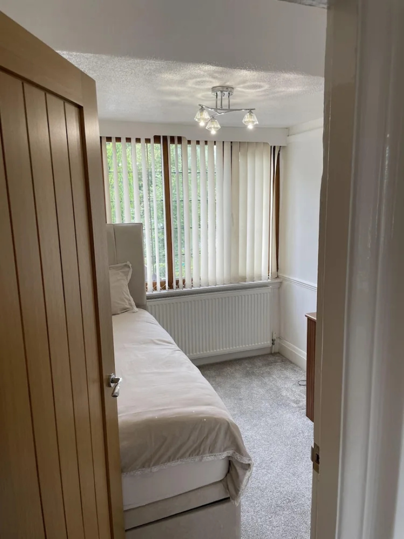 Beautiful 5-bed House in Walsall