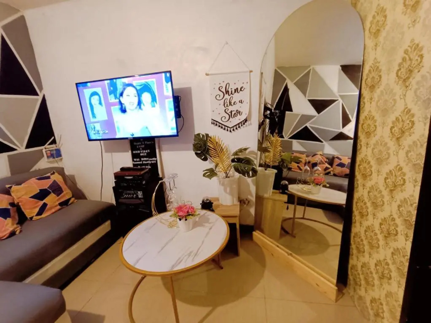 Mamby Gray's Place Balcony, Karaoke ,Wifi,Netflix &Kitchen