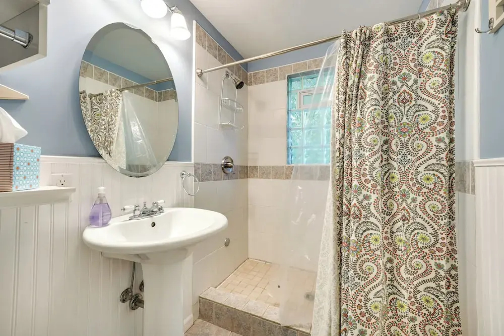 Renovated, Spacious Retreat in Union Pier!