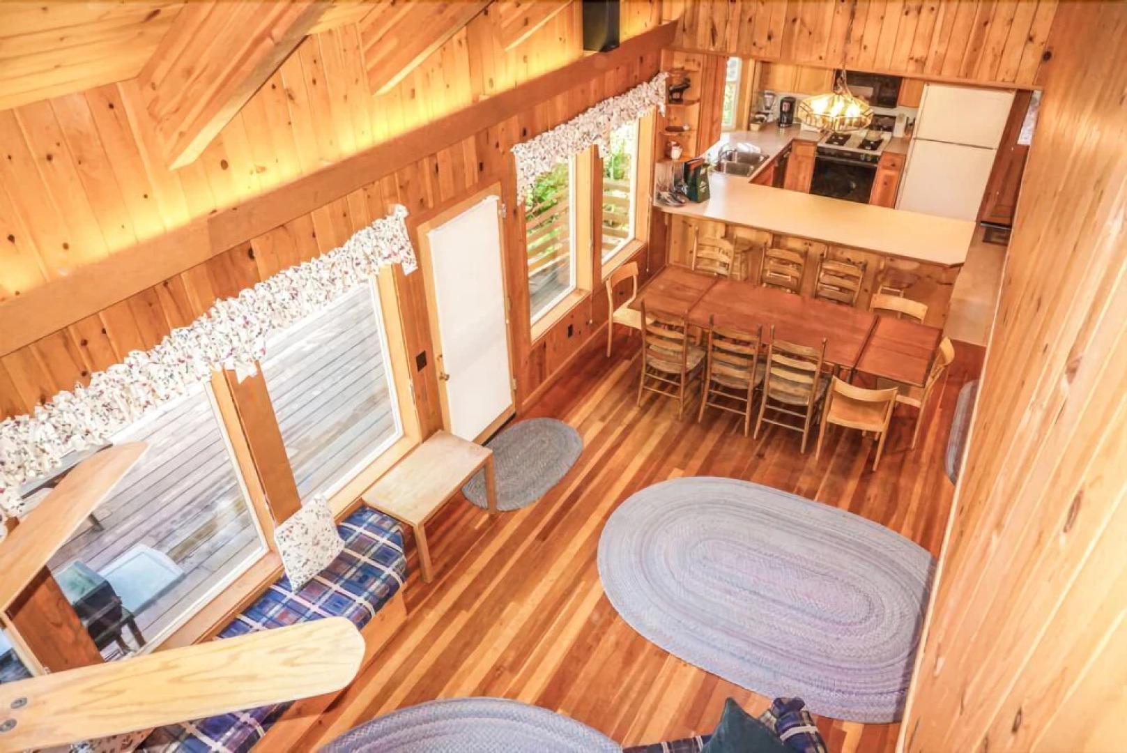 Eagles`s Eyrie 5 Bedrooms 2.5 Bathrooms Home