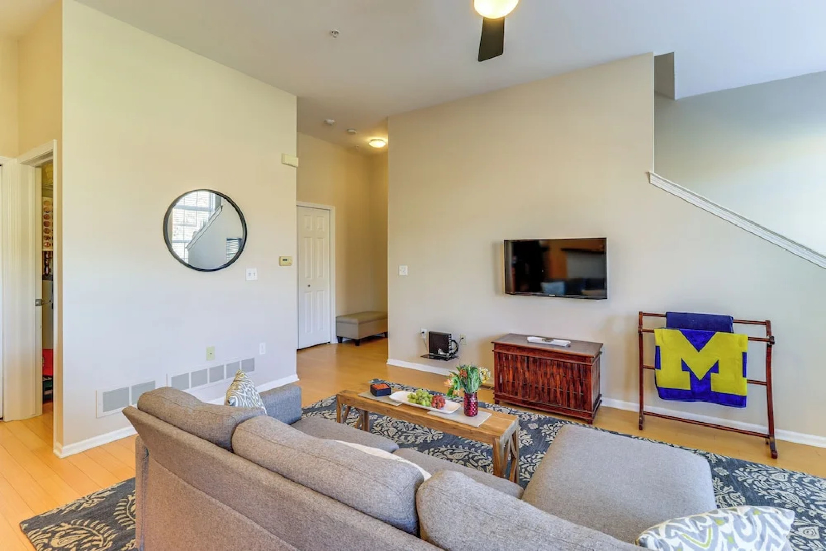 Michigan Townhome w/ Smart TV: 25 Mi to Detroit!