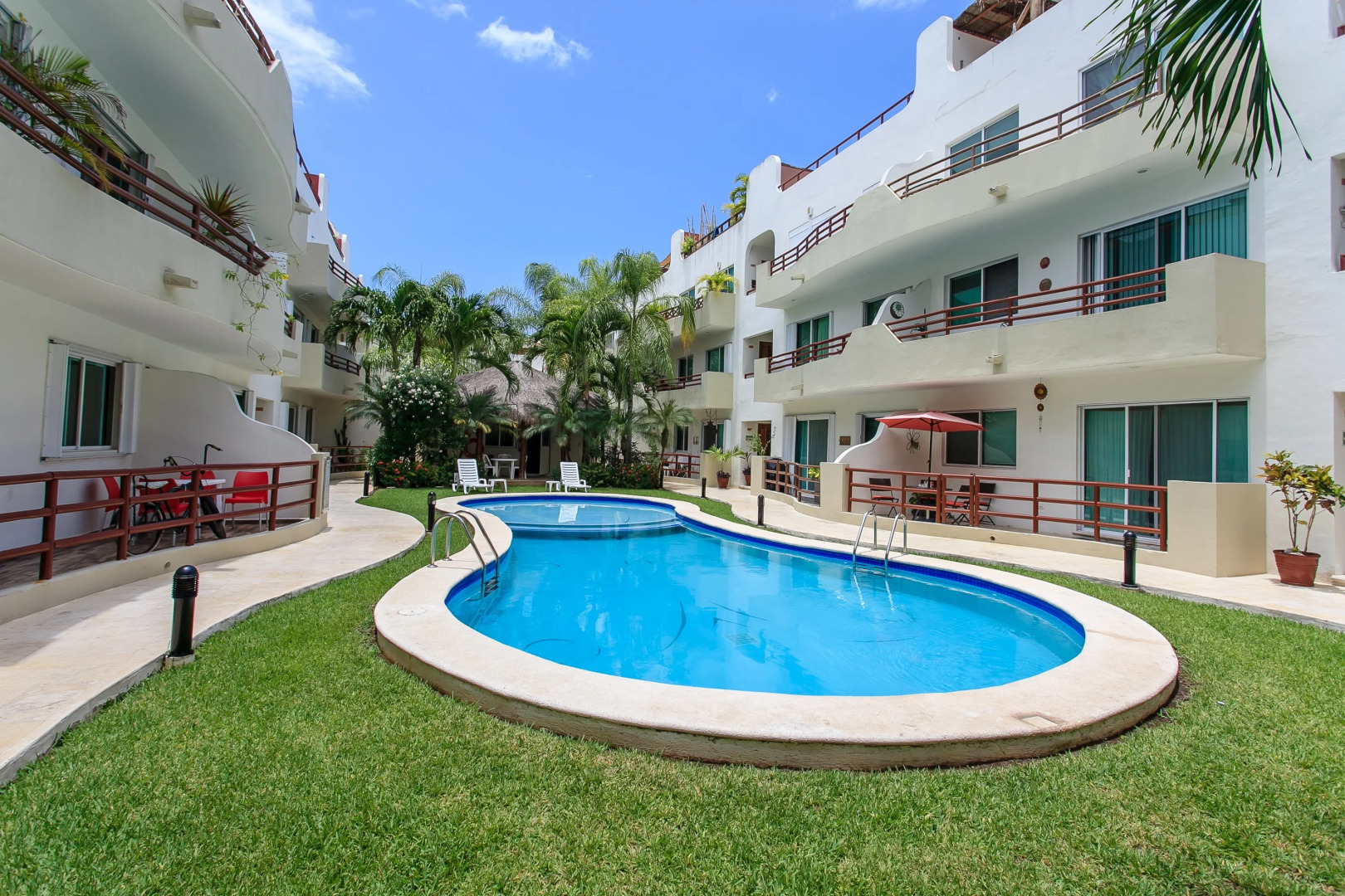 Contemporary Private 2 Br Ph Near Everything