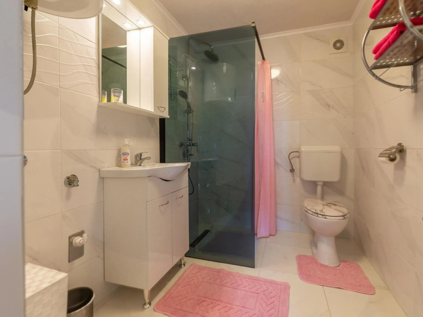 Beautiful Holiday Home in Lisicic