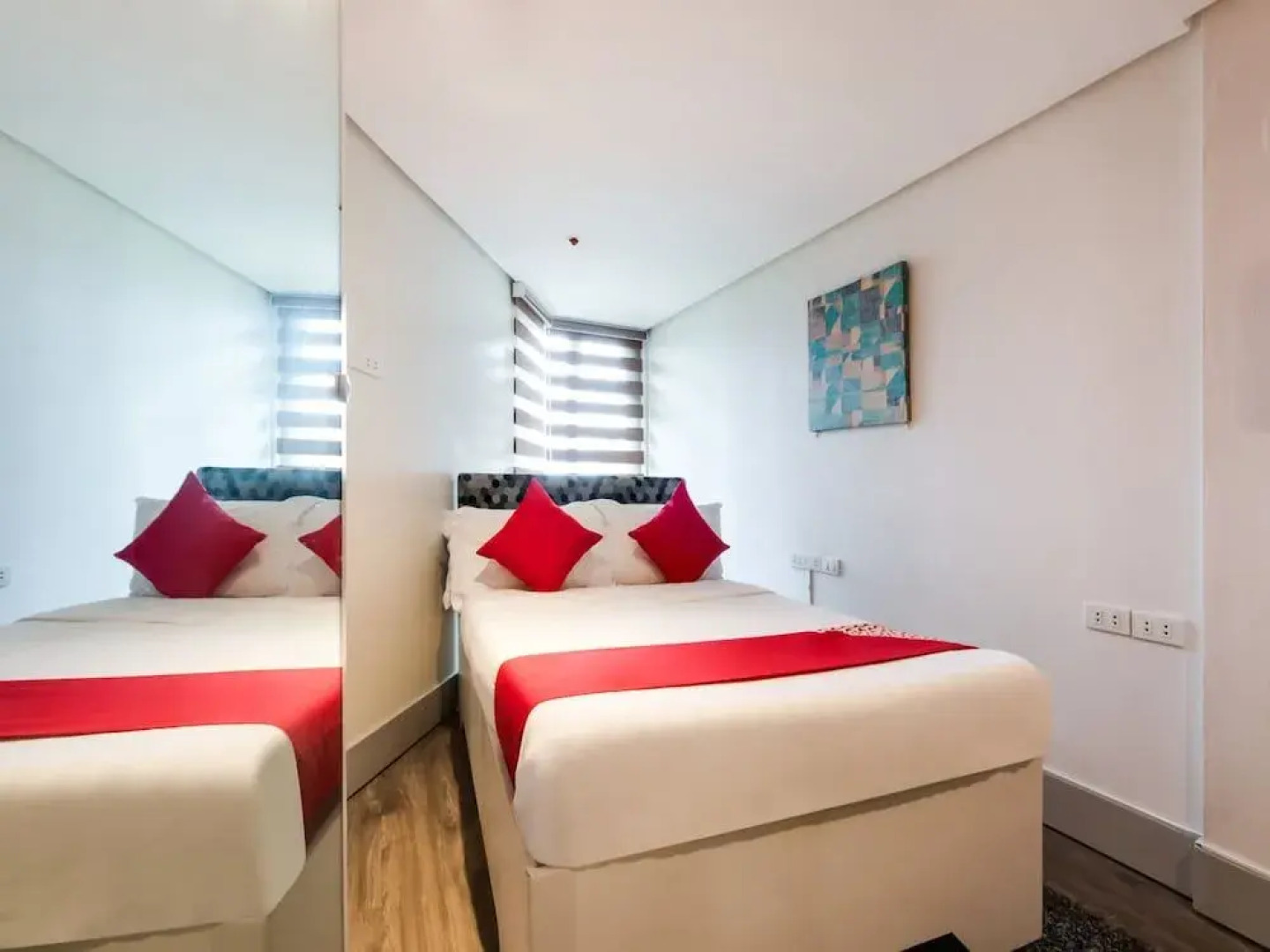 Vaccinated Staff - Capital O 492 Sunset View Ridge Residences