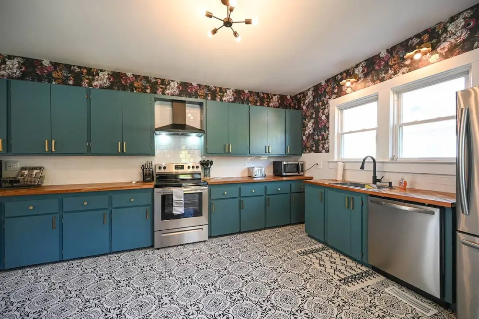 Sweet Carolina by Avantstay Near Black Mountain